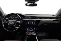 musta Audi e-tron 2020 kuva 9.