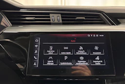 musta Audi e-tron 2020 kuva 22.