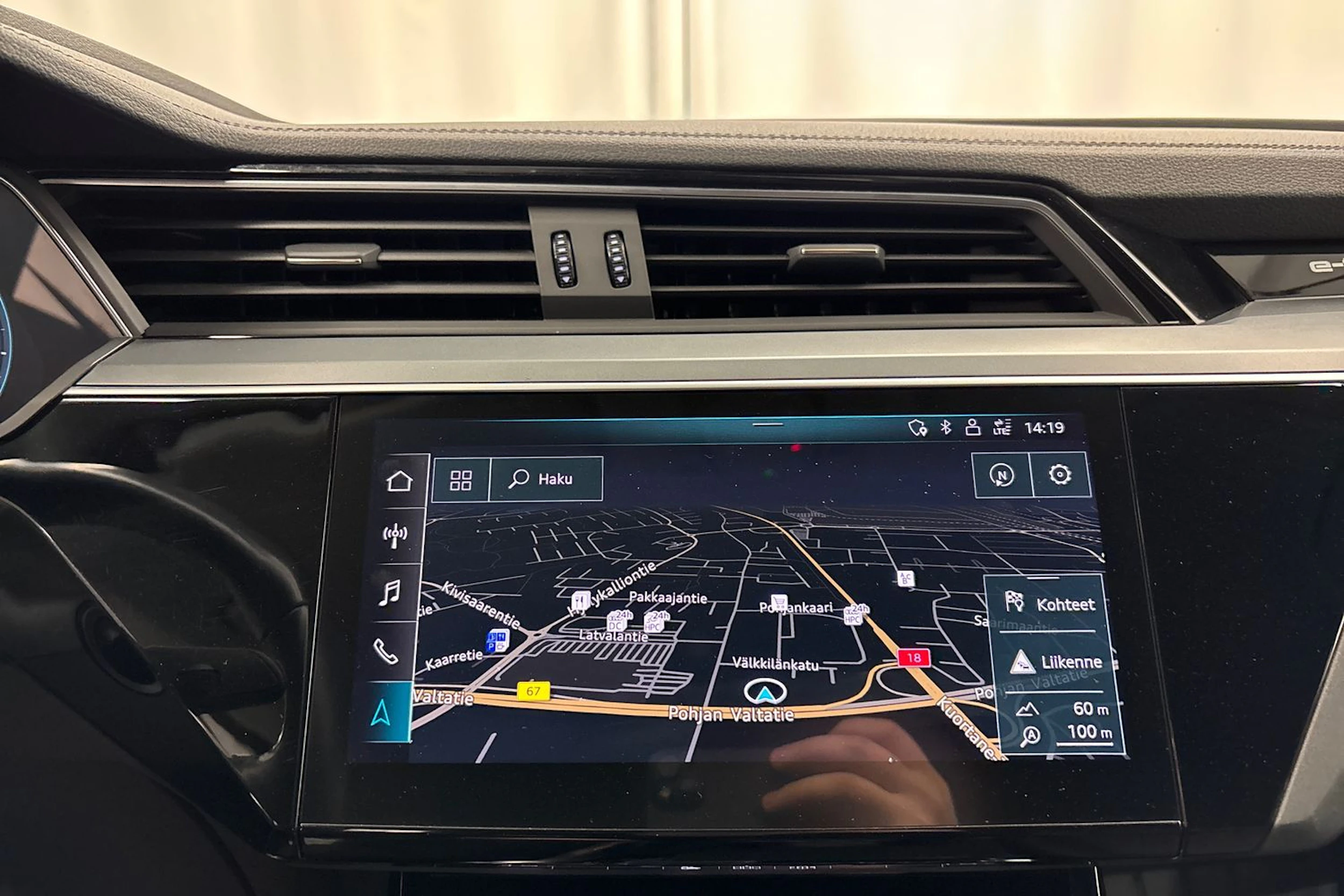 musta Audi e-tron 2020 kuva 25.