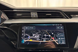 musta Audi e-tron 2020 kuva 25.