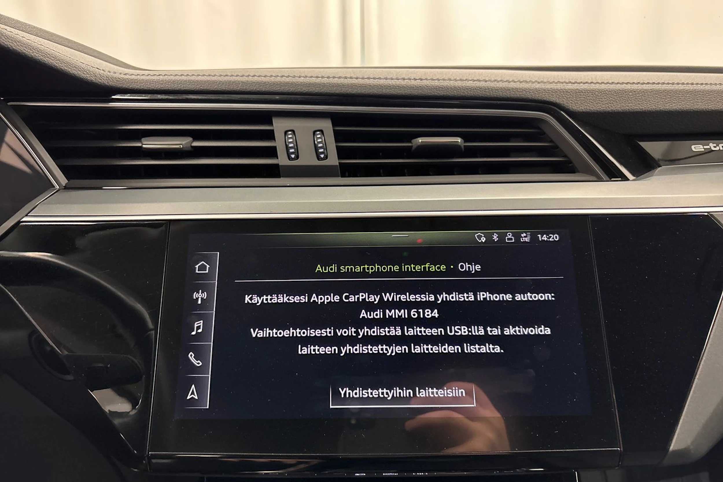musta Audi e-tron 2020 kuva 26.