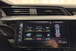 musta Audi e-tron 2020 kuva 28.