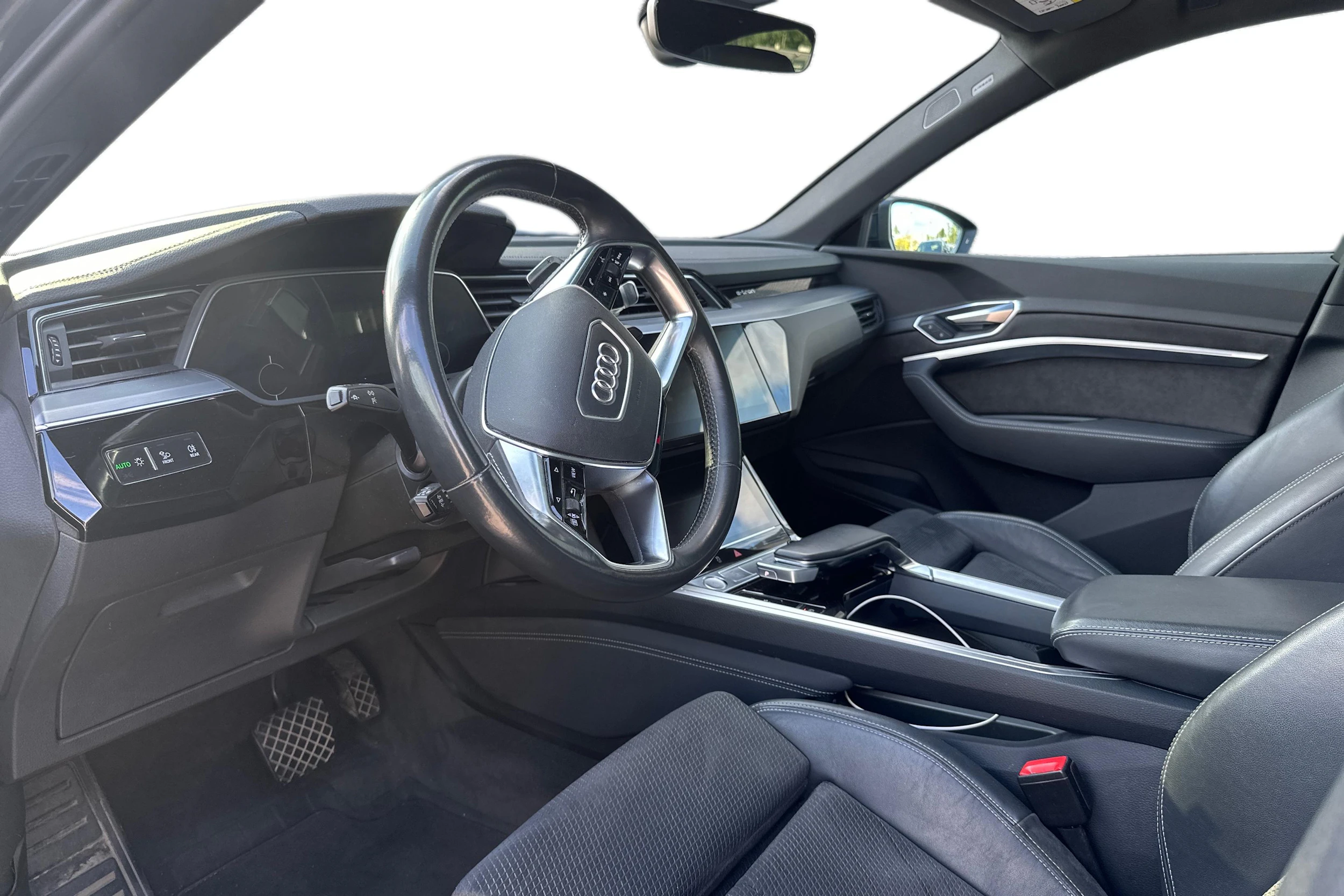 harmaa Audi e-tron 2020 kuva 3.