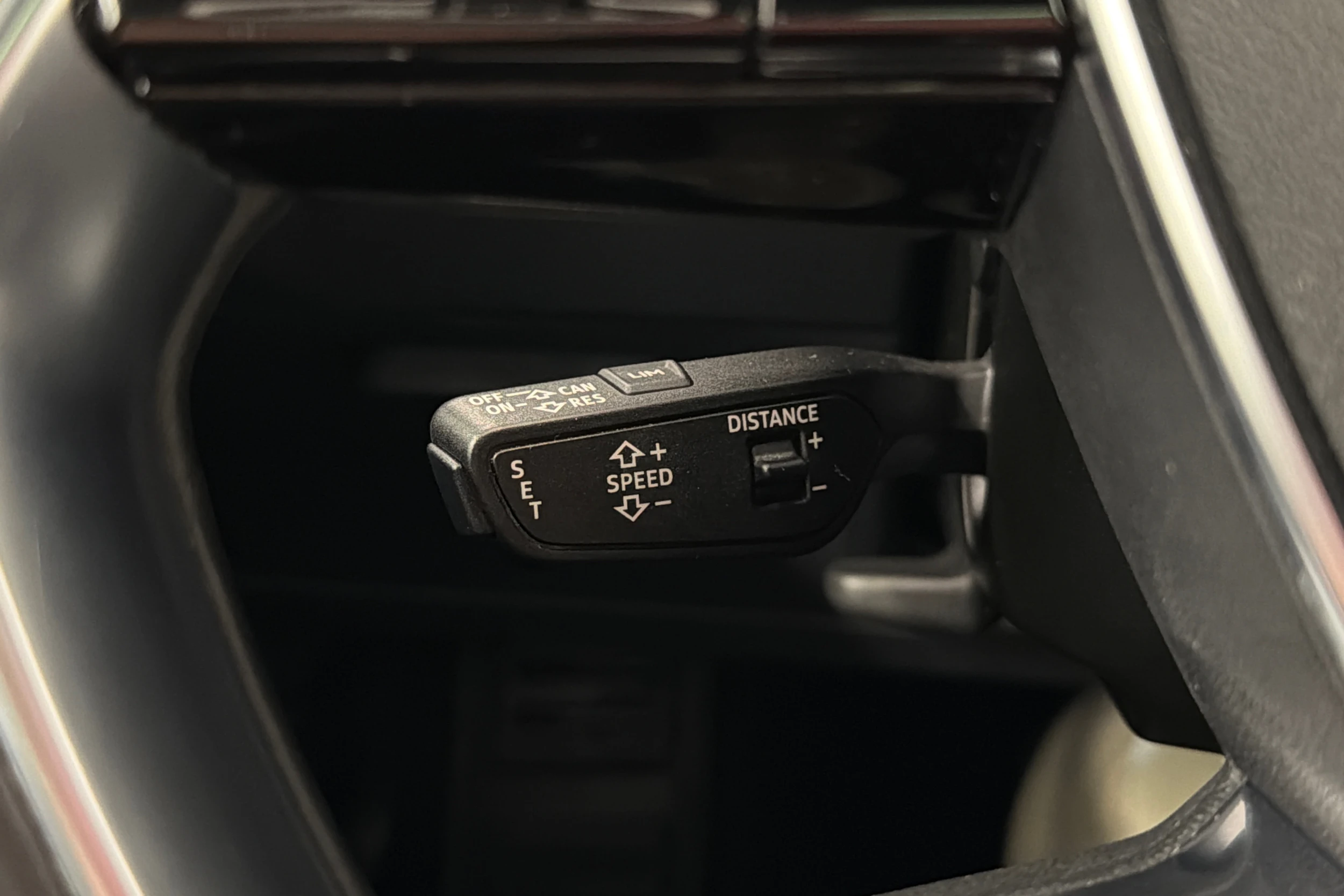 harmaa Audi e-tron 2020 kuva 18.