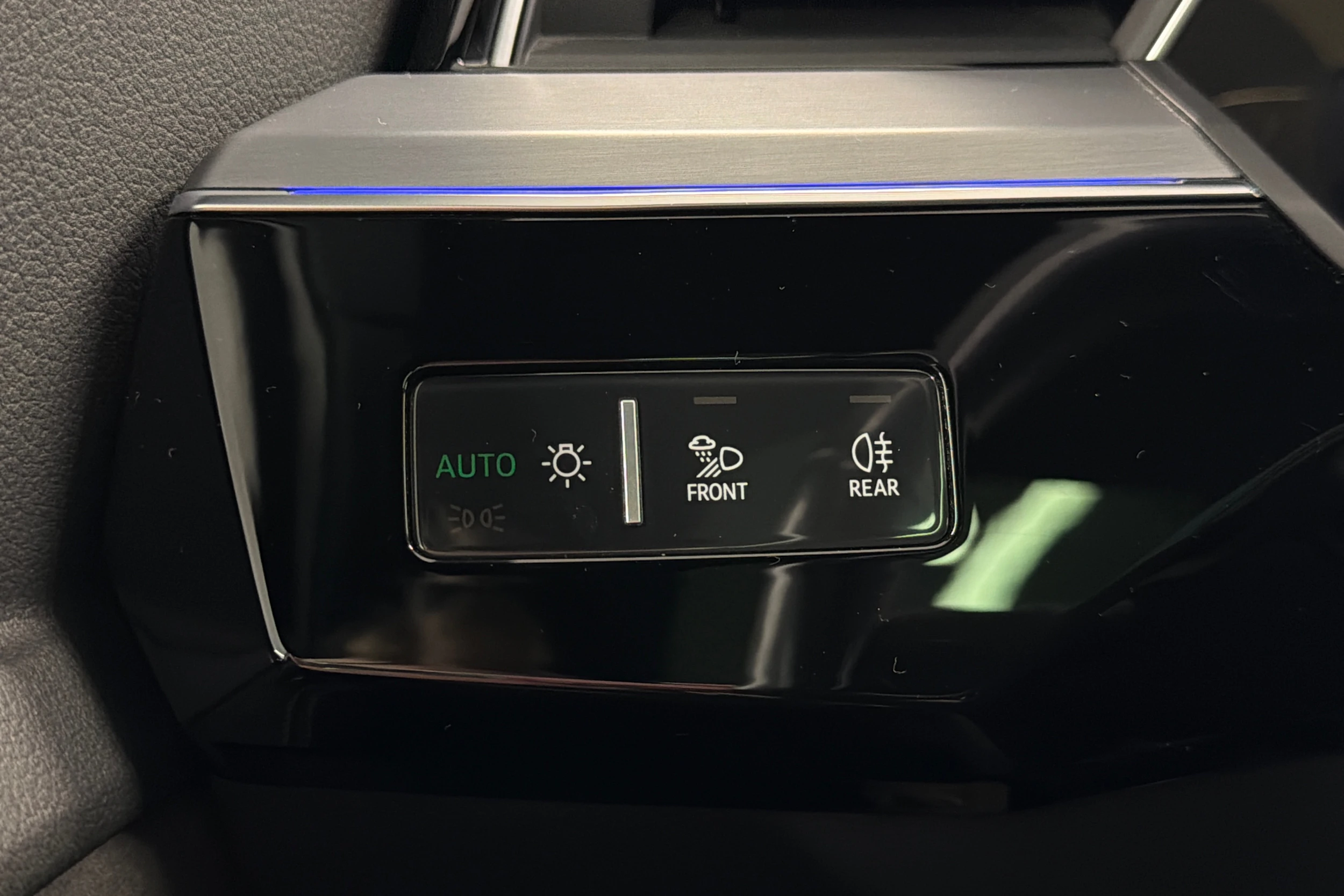 harmaa Audi e-tron 2020 kuva 20.