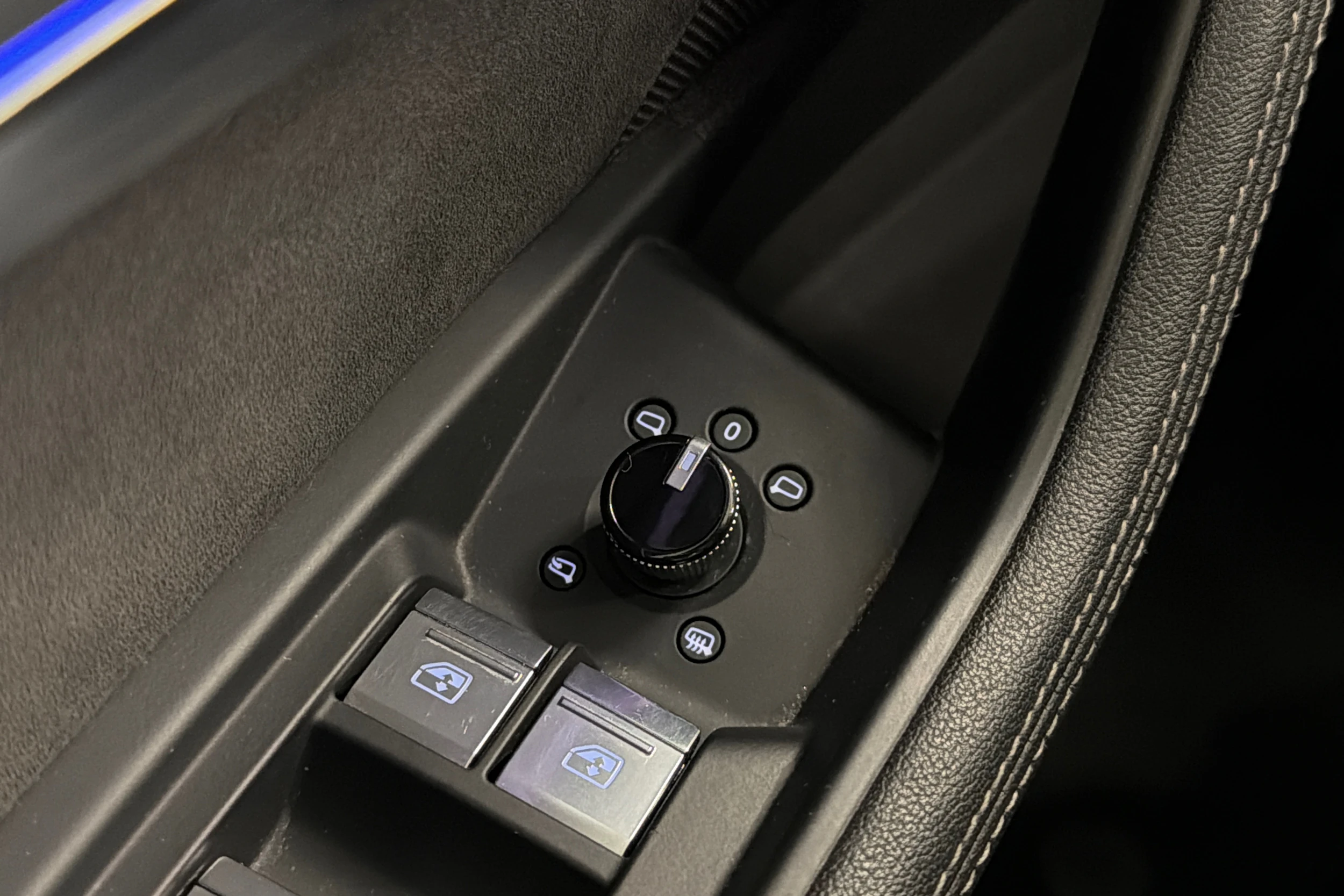 harmaa Audi e-tron 2020 kuva 21.