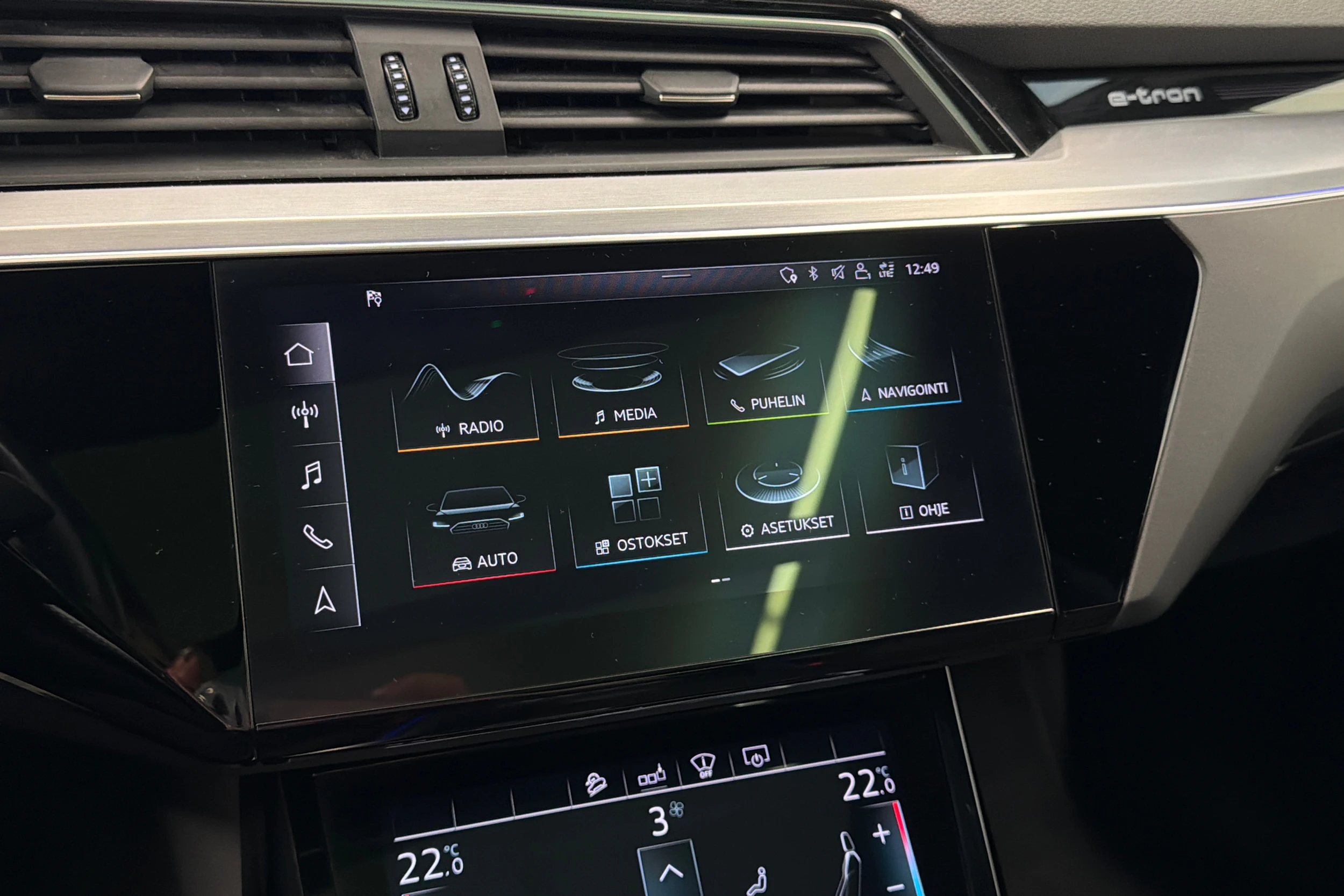 harmaa Audi e-tron 2020 kuva 23.