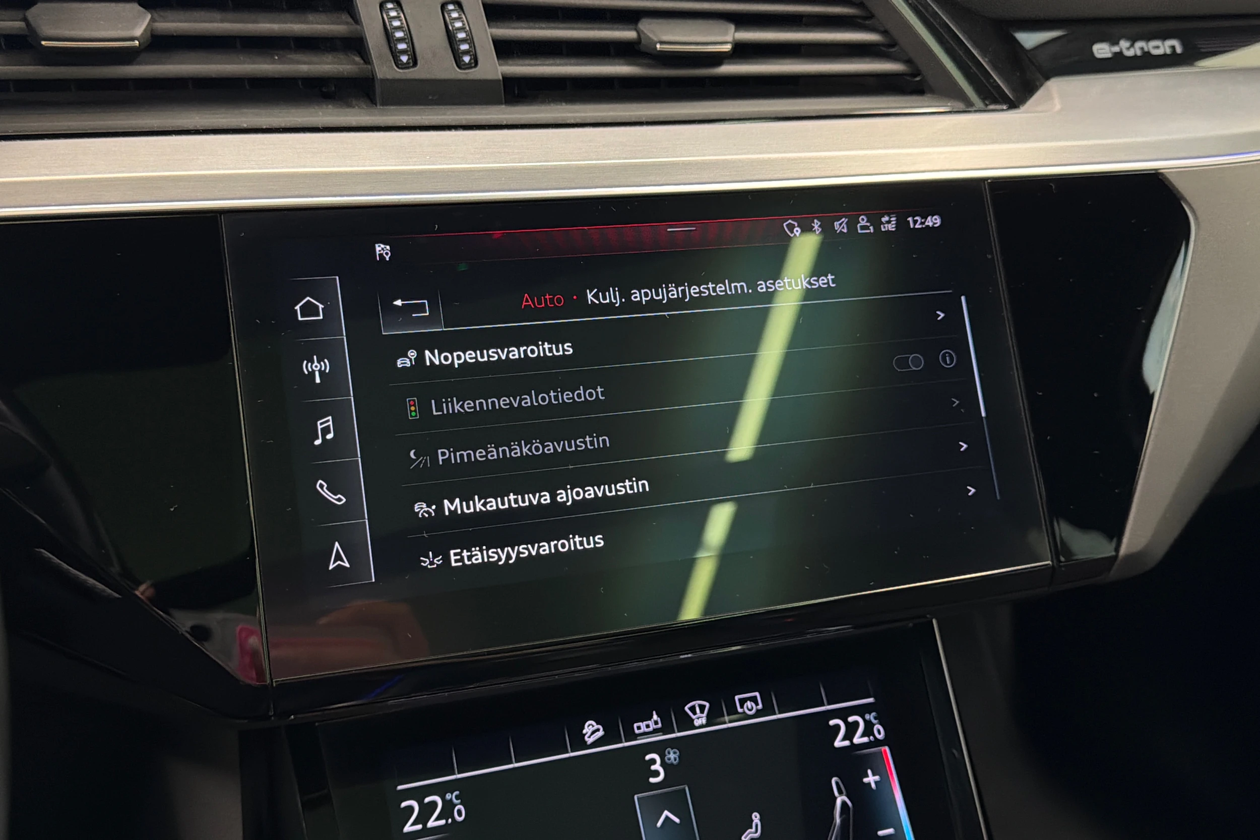 harmaa Audi e-tron 2020 kuva 24.