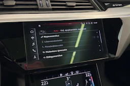 harmaa Audi e-tron 2020 kuva 24.