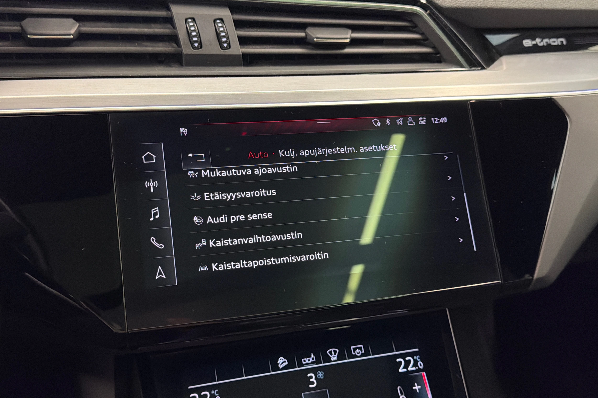 harmaa Audi e-tron 2020 kuva 25.