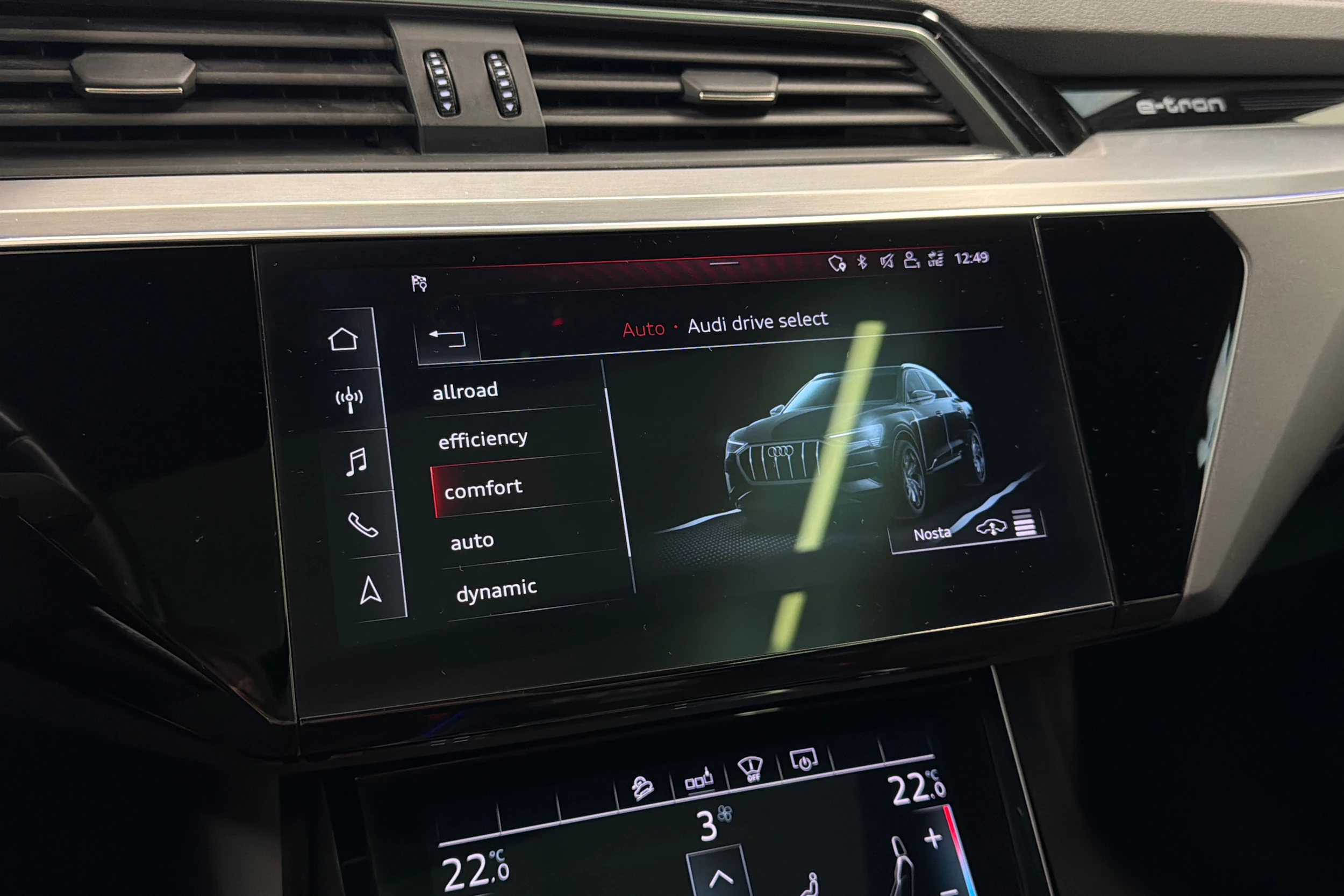 harmaa Audi e-tron 2020 kuva 27.