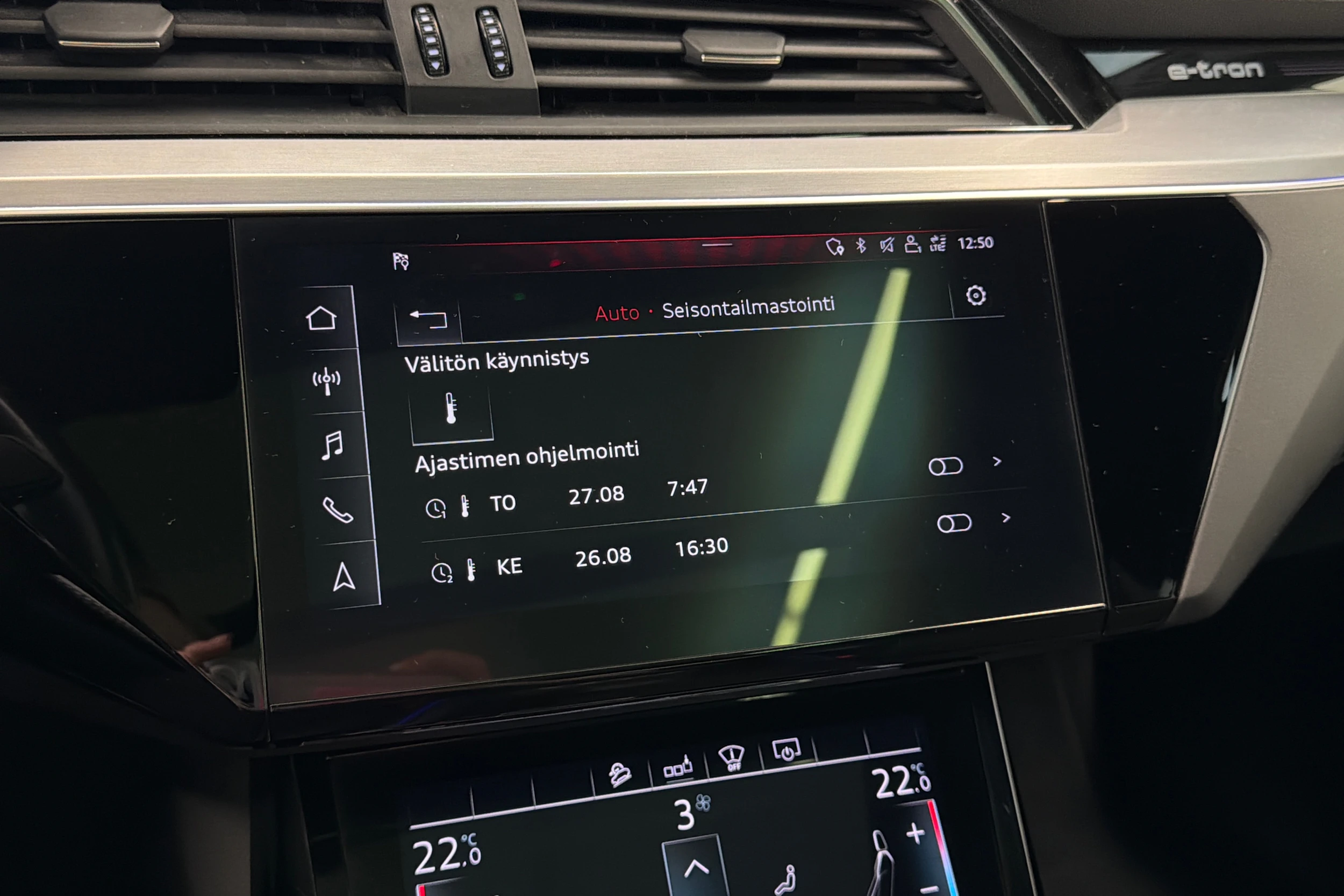 harmaa Audi e-tron 2020 kuva 28.