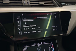 harmaa Audi e-tron 2020 kuva 28.
