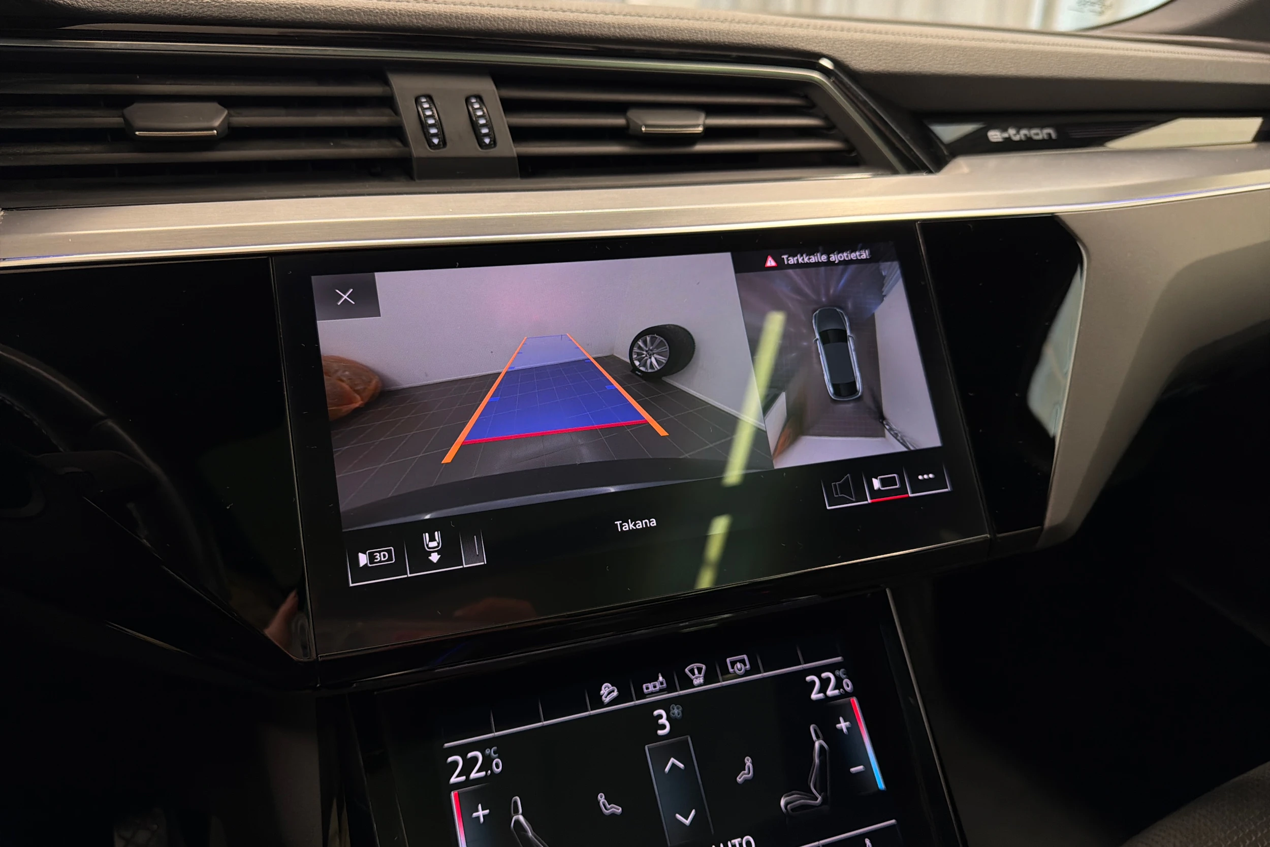harmaa Audi e-tron 2020 kuva 29.