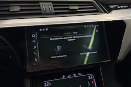 harmaa Audi e-tron 2020 kuva 30.