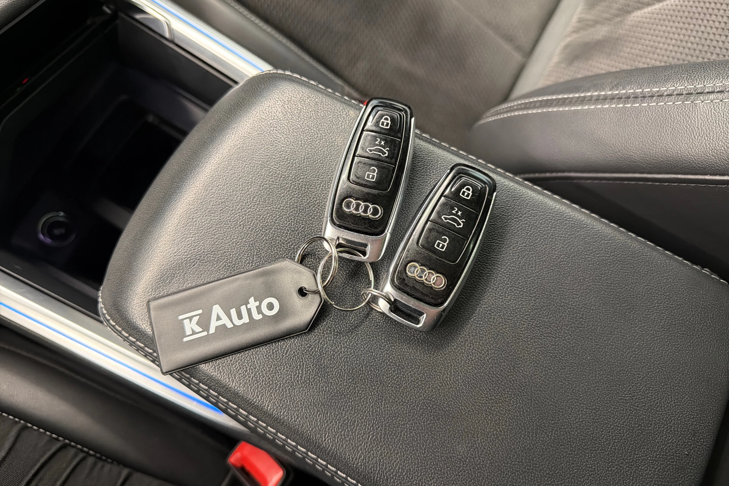 harmaa Audi e-tron 2020 kuva 31.