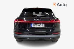 musta Audi e-tron 2020 kuva 3.