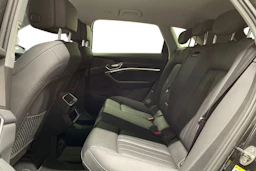 musta Audi e-tron 2020 kuva 8.