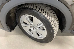 musta Audi e-tron 2020 kuva 10.