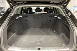 musta Audi e-tron 2020 kuva 12.