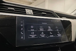 musta Audi e-tron 2020 kuva 16.