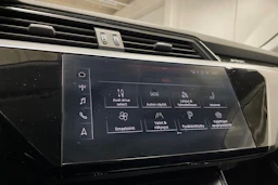 musta Audi e-tron 2020 kuva 19.