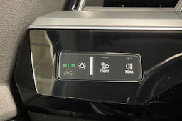 musta Audi e-tron 2020 kuva 23.