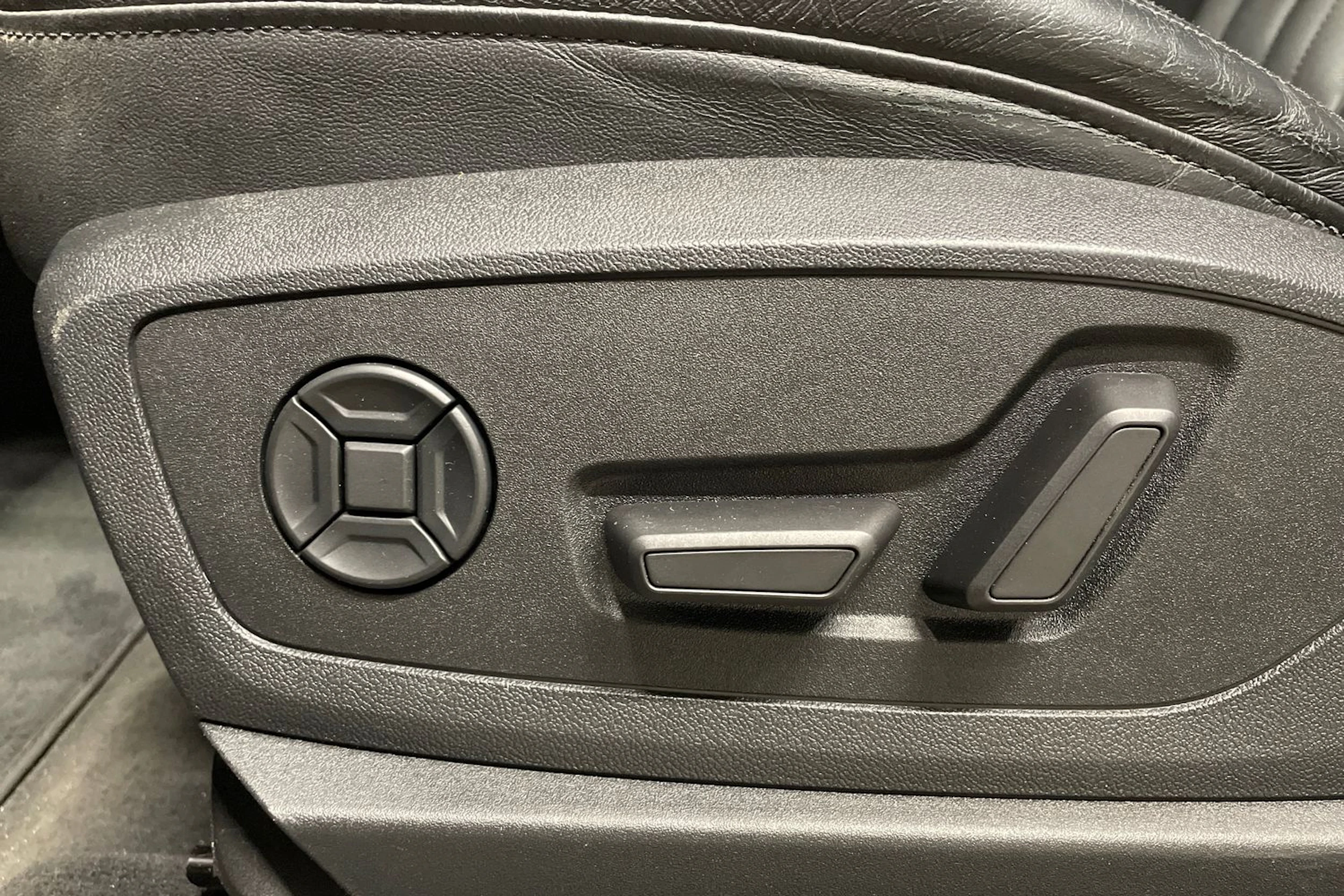 musta Audi e-tron 2020 kuva 27.