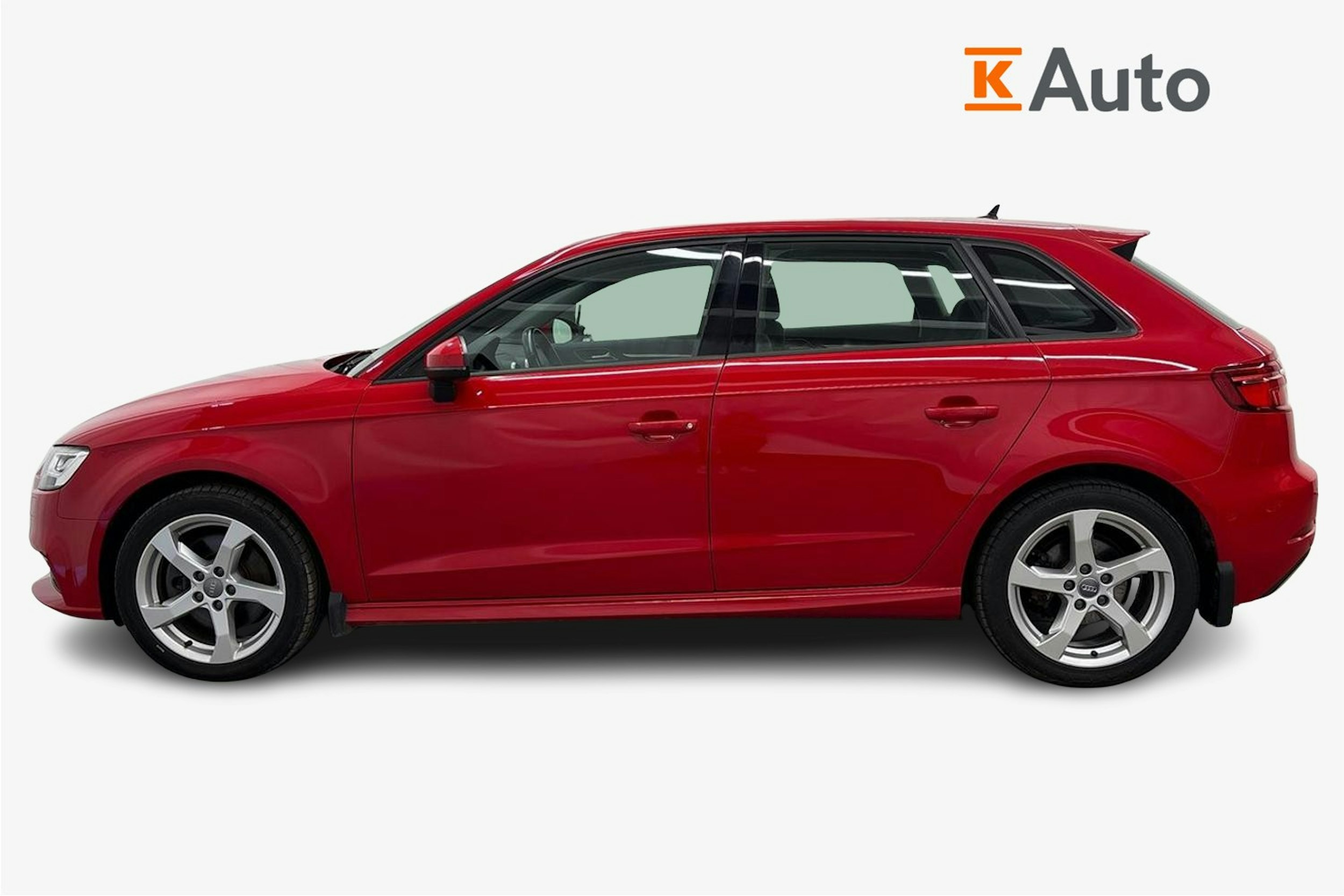 punainen Audi e-tron 2020 kuva 6.