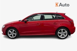 punainen Audi e-tron 2020 kuva 6.