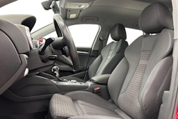 punainen Audi e-tron 2020 kuva 10.