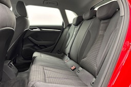punainen Audi e-tron 2020 kuva 14.
