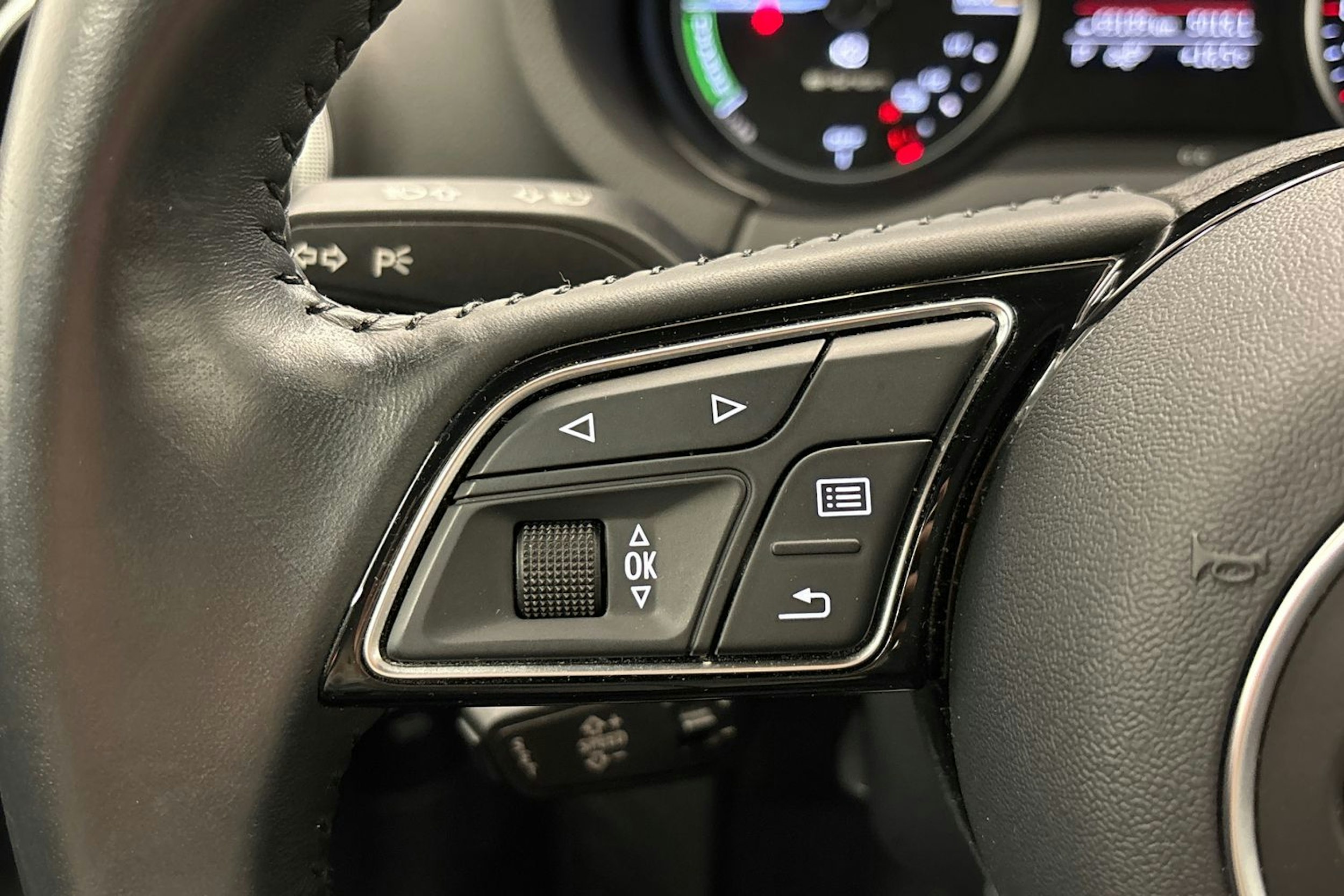 punainen Audi e-tron 2020 kuva 16.