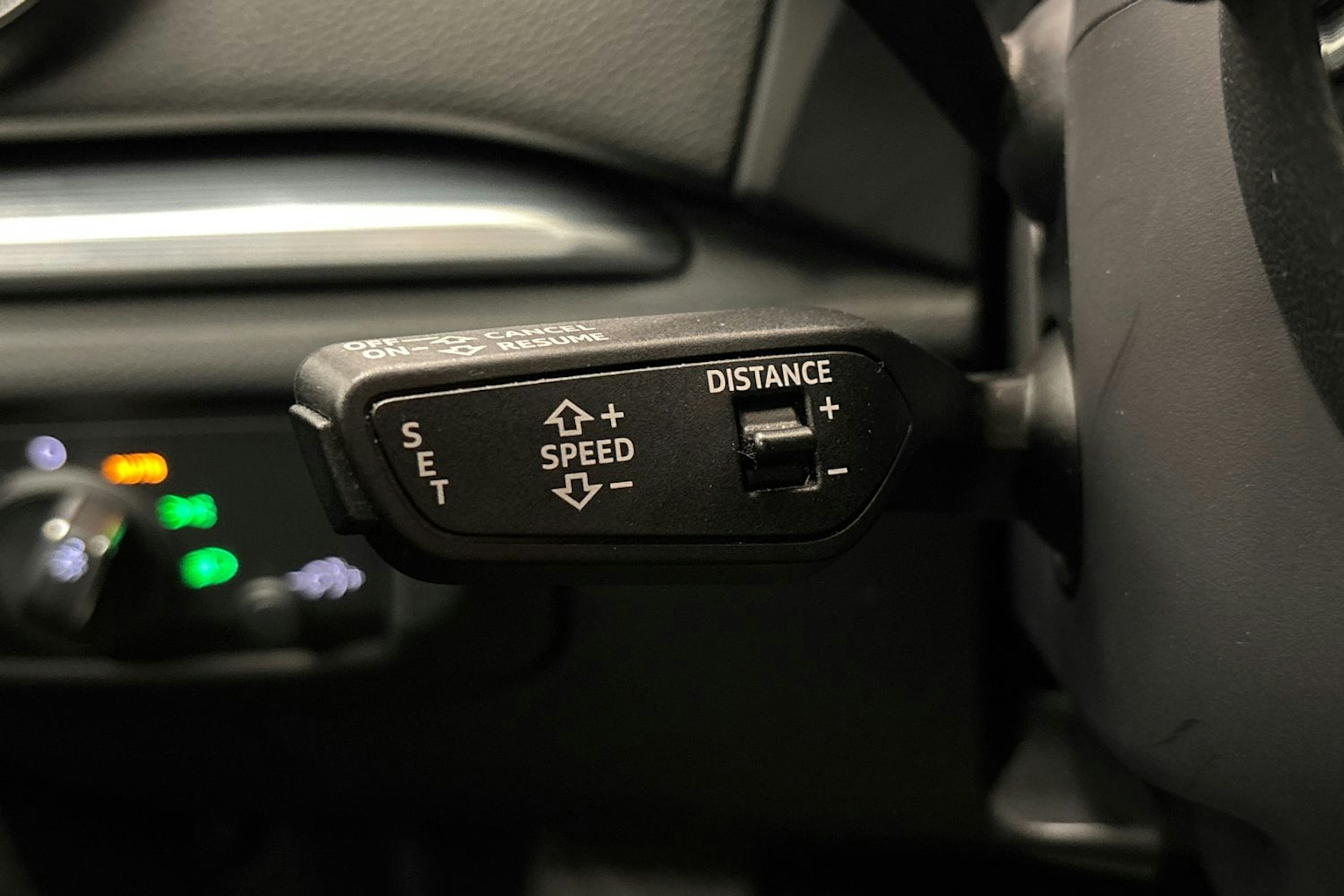 punainen Audi e-tron 2020 kuva 18.