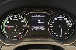 punainen Audi e-tron 2020 kuva 19.