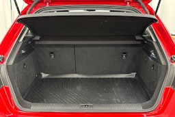 punainen Audi e-tron 2020 kuva 22.