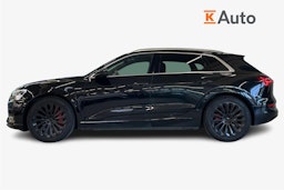 musta Audi e-tron 2020 kuva 6.
