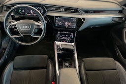 musta Audi e-tron 2020 kuva 9.