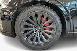 musta Audi e-tron 2020 kuva 11.