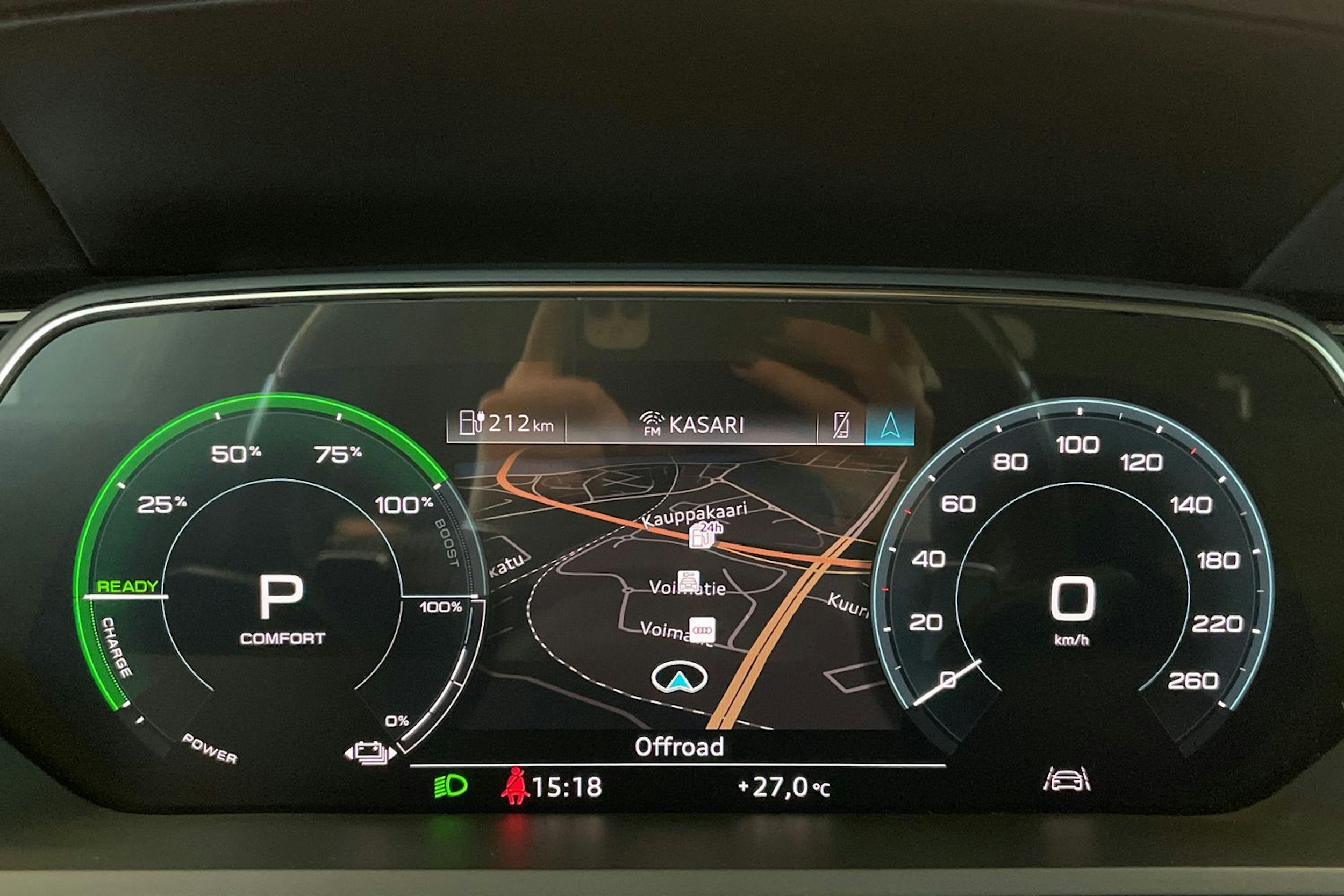musta Audi e-tron 2020 kuva 14.
