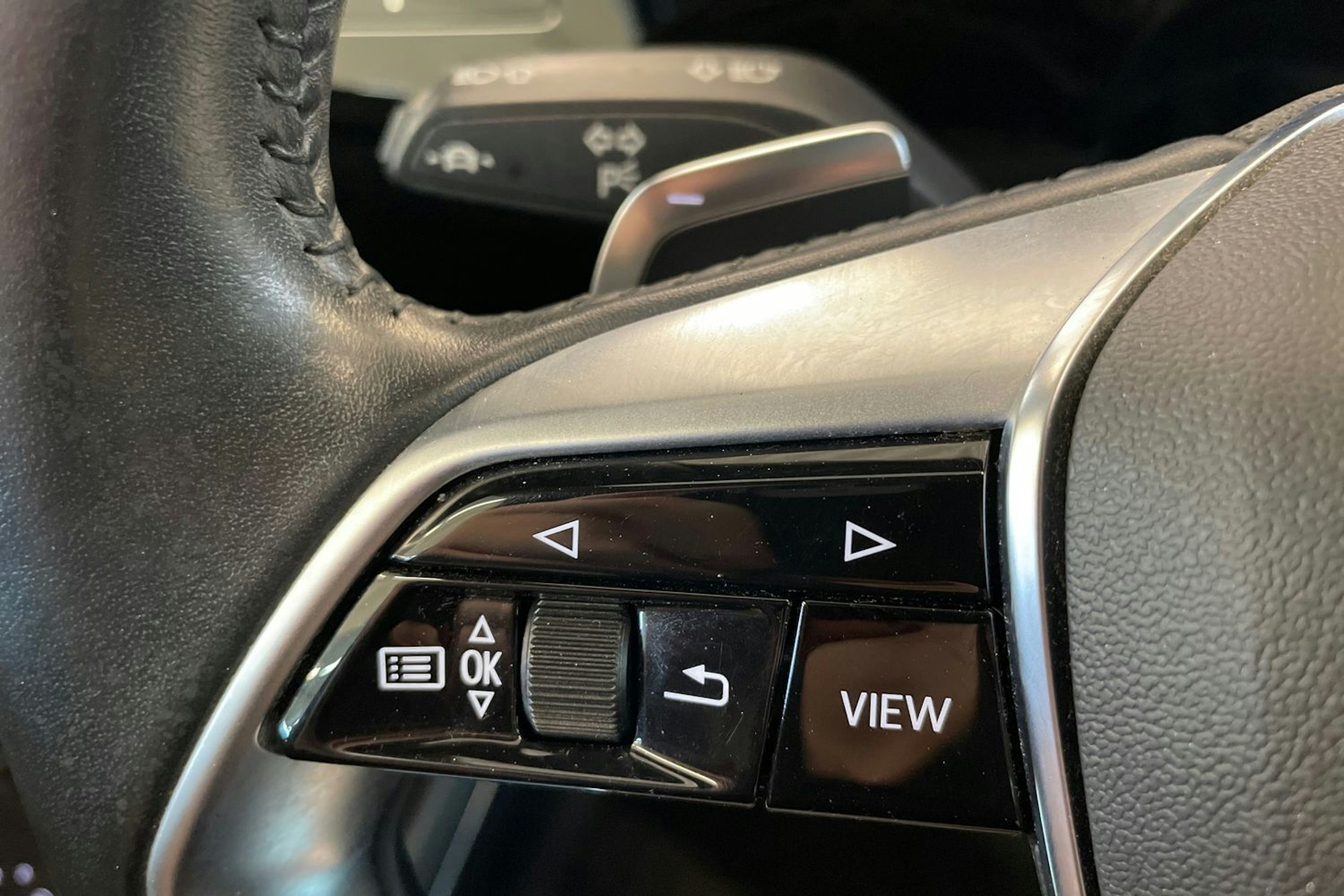 musta Audi e-tron 2020 kuva 15.