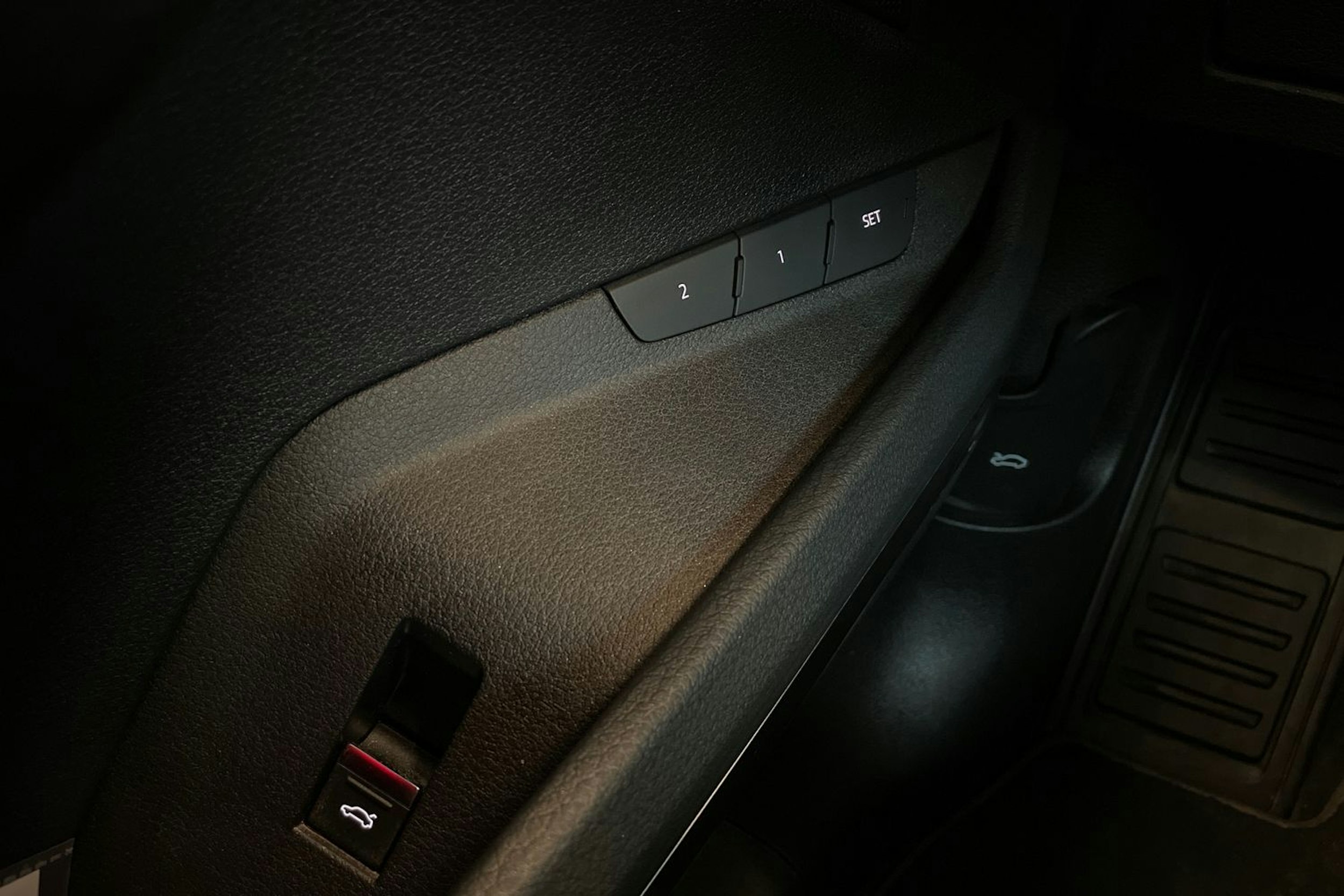 musta Audi e-tron 2020 kuva 19.
