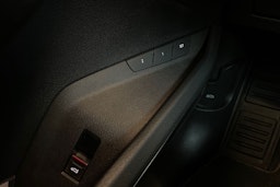 musta Audi e-tron 2020 kuva 19.