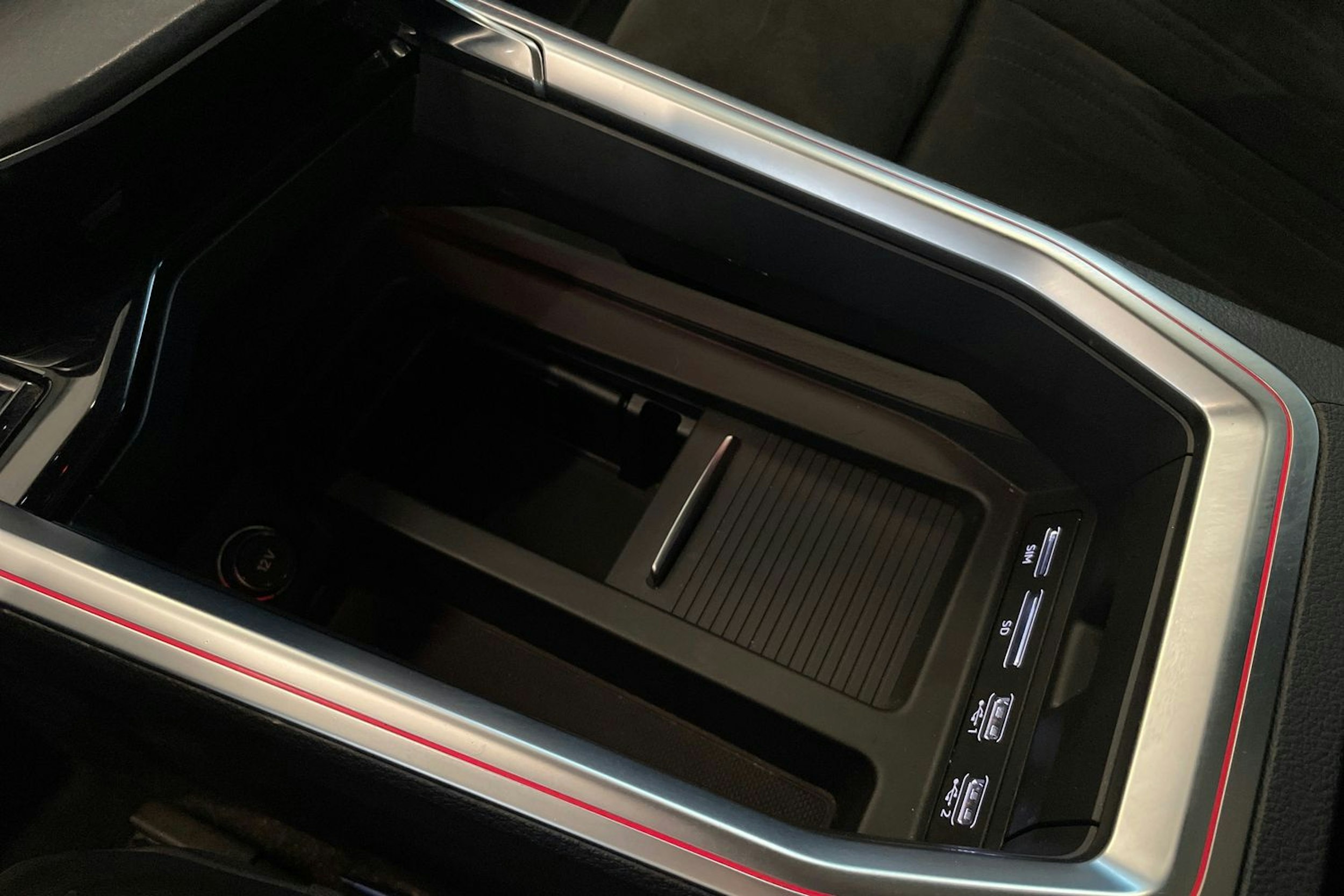 musta Audi e-tron 2020 kuva 22.