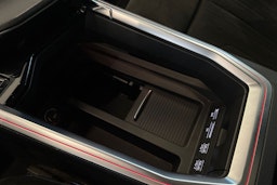 musta Audi e-tron 2020 kuva 22.