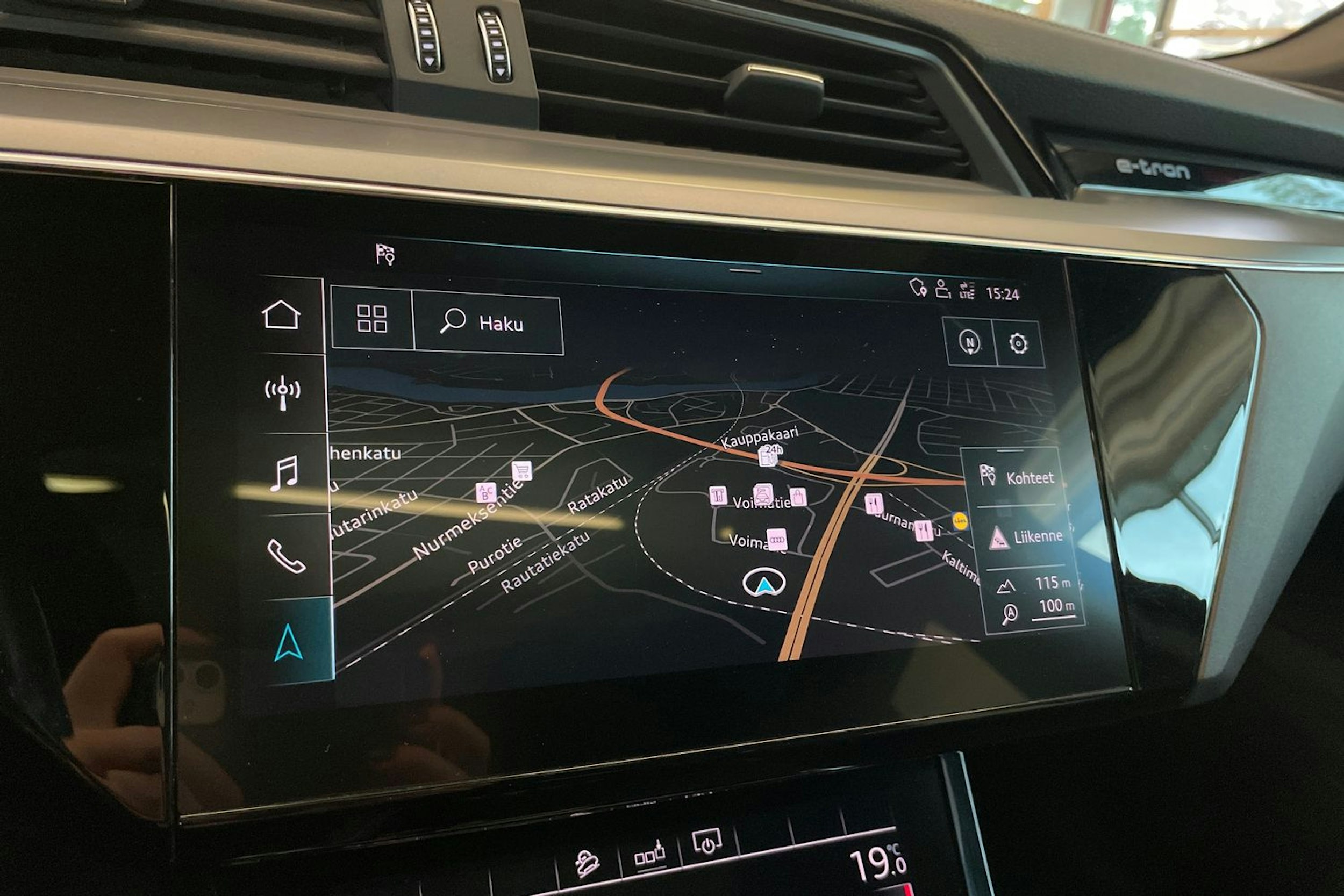 musta Audi e-tron 2020 kuva 26.