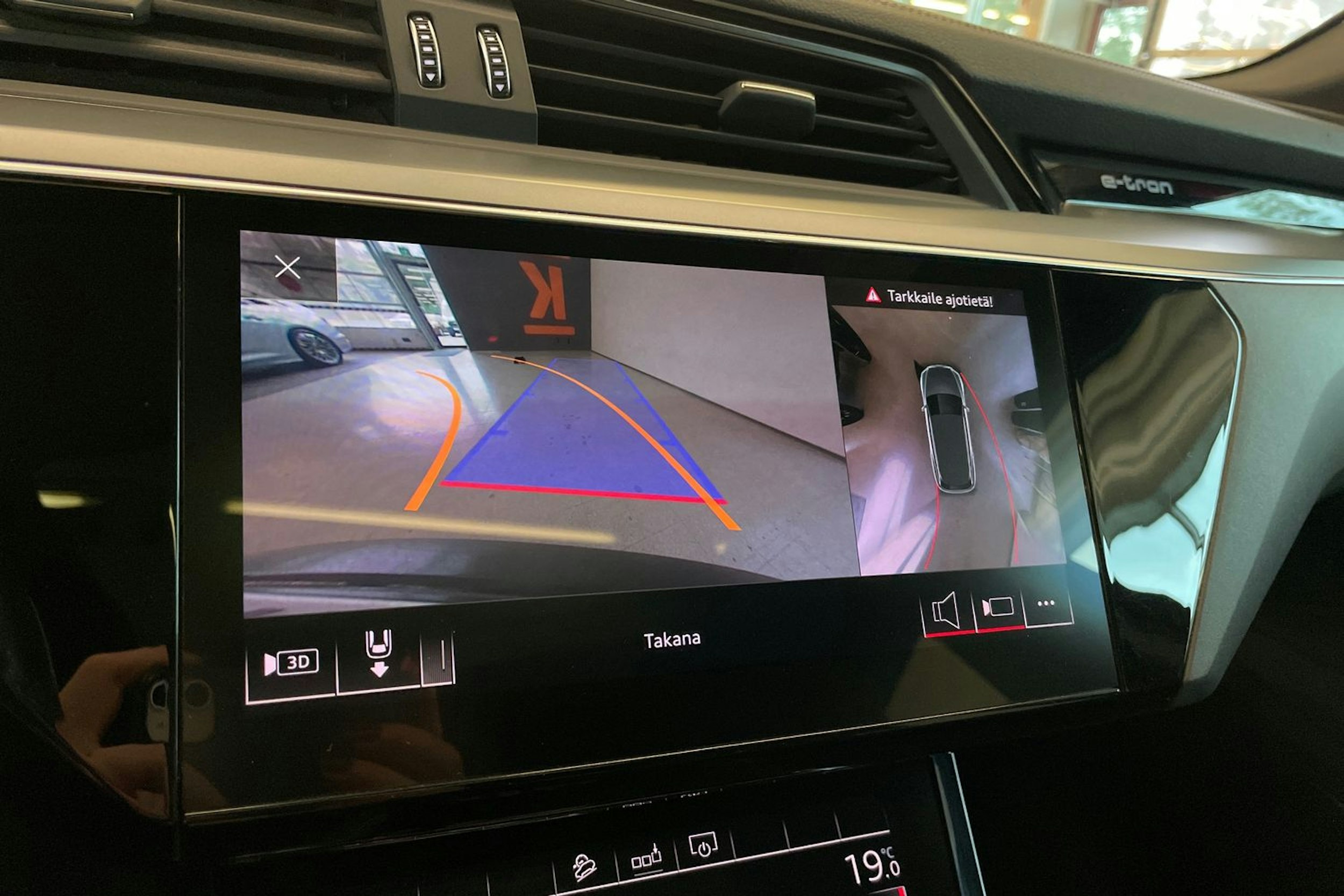 musta Audi e-tron 2020 kuva 27.