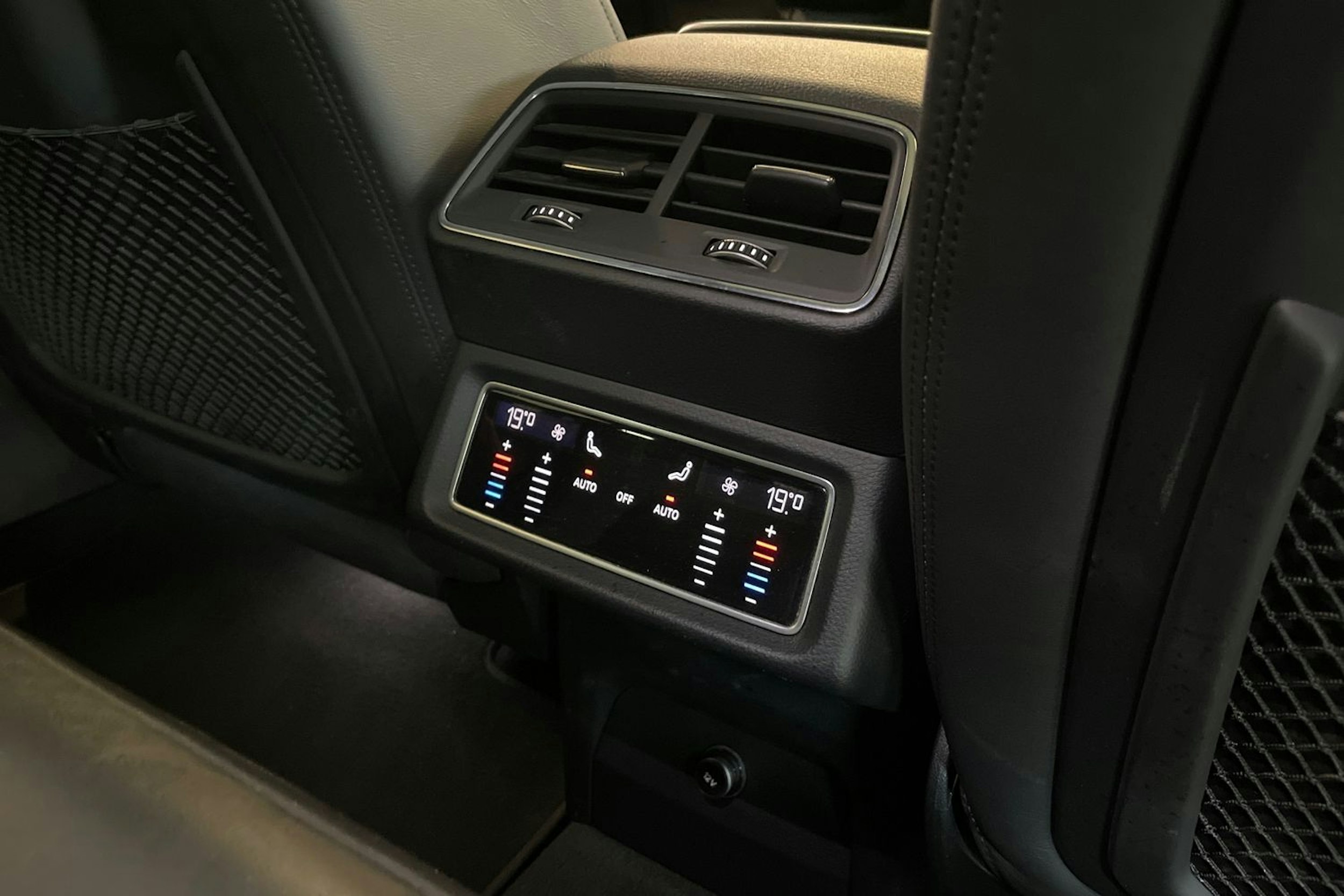 musta Audi e-tron 2020 kuva 34.