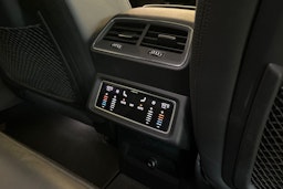musta Audi e-tron 2020 kuva 34.