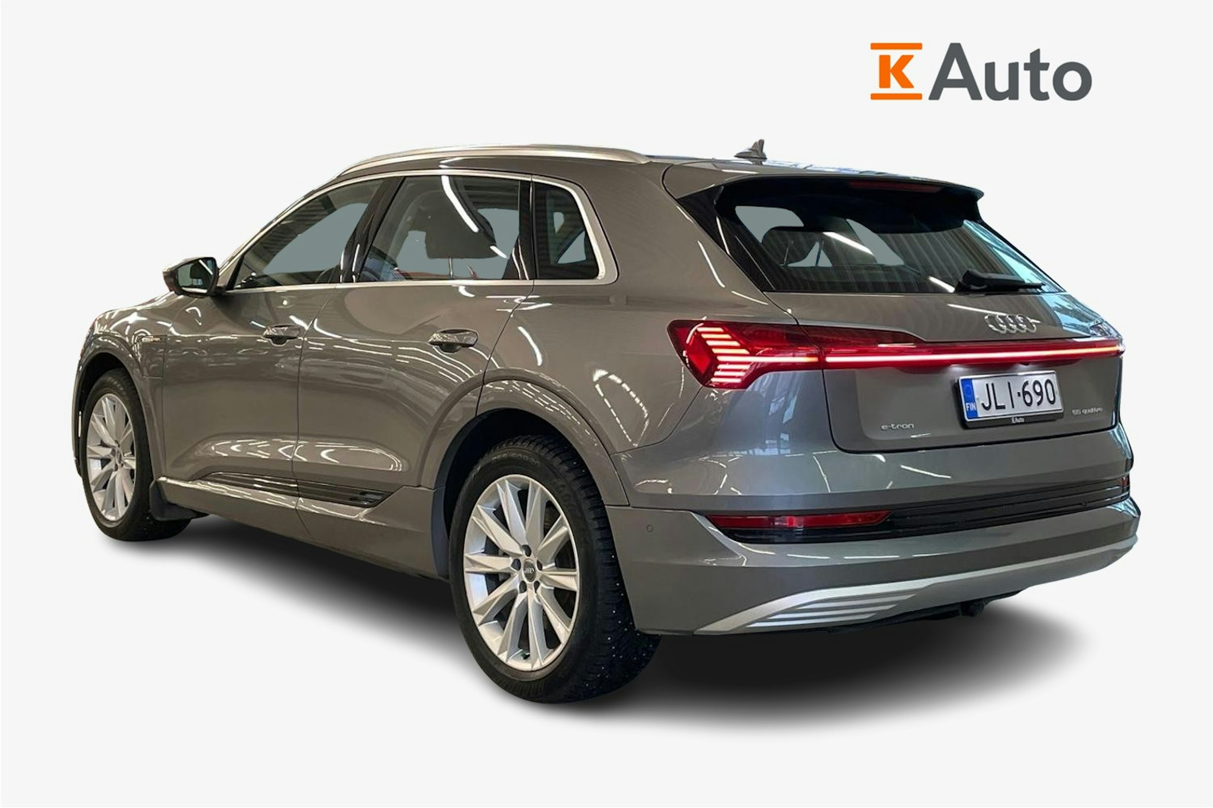 Harmaa Audi e-tron 2020 kuva 2.